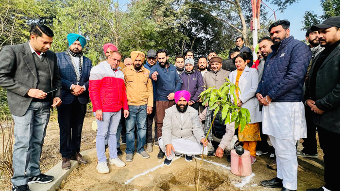 Deputy Speaker S. Jai Krishna Singh Rowdy celebrated his birthday by planting a mango tree at Maheshwar, the historical place of Garhshankar.